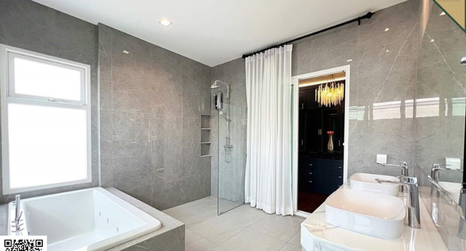 Haus zum Kauf mit 4 Zimmer in Taling Chan, Bangkok