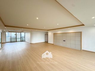 For rent 3 bed apartment in Watthana, Bangkok