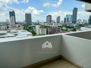 For rent 3 bed apartment in Watthana, Bangkok