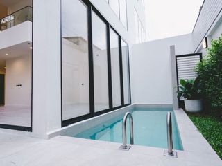 For sale 3 Beds house in Phra Khanong, Bangkok