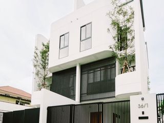 For sale 3 Beds house in Phra Khanong, Bangkok