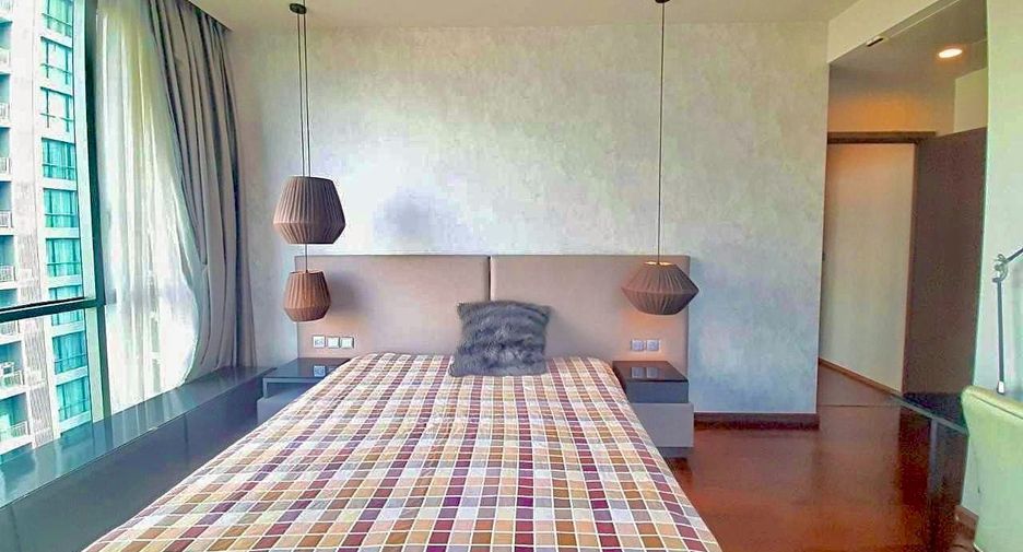 For rent 3 bedrooms condo in Watthana, Bangkok