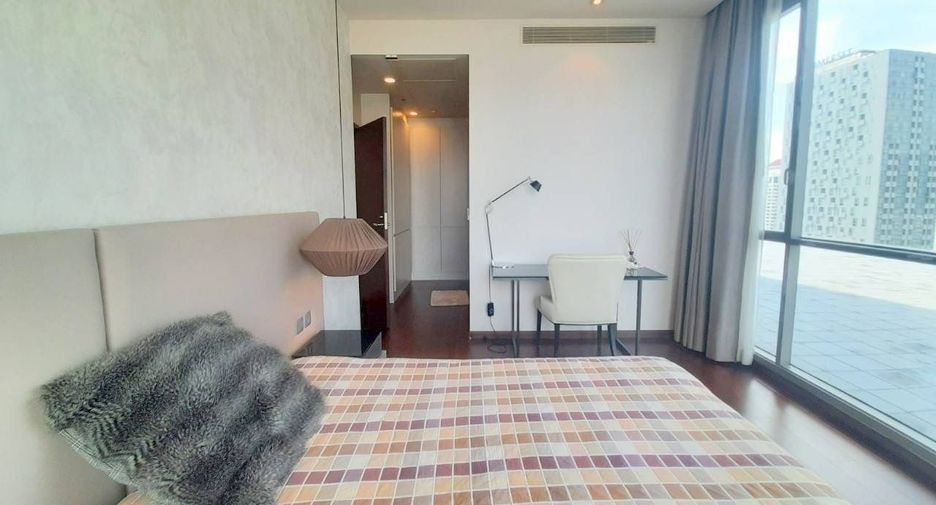 For rent 3 bedrooms condo in Watthana, Bangkok