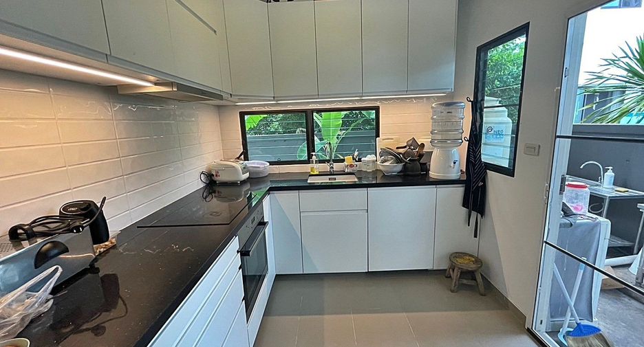 For rent 4 bedrooms house in Bang Phli, Samut Prakan