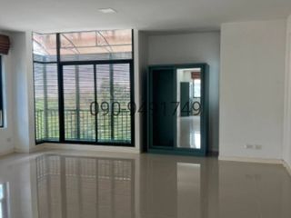 For rent 3 bed retail Space in Bang Sao Thong, Samut Prakan