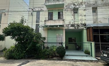 Reihenhaus zum Kauf mit 3 Zimmer in Wang Thonglang, Bangkok