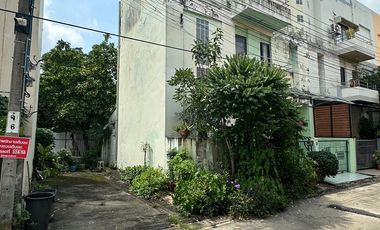 Reihenhaus zum Kauf mit 3 Zimmer in Wang Thonglang, Bangkok