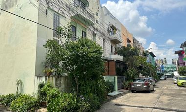 Reihenhaus zum Kauf mit 3 Zimmer in Wang Thonglang, Bangkok