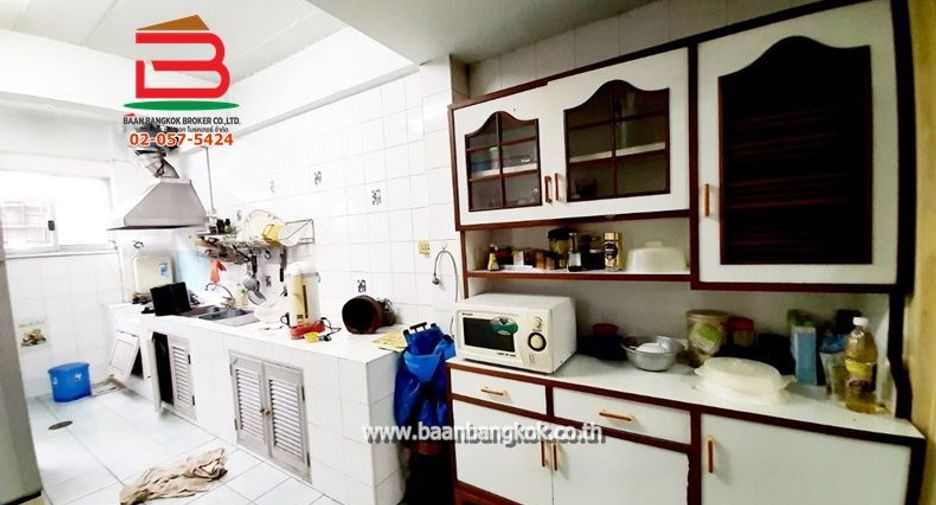 出售 2 卧室 联排别墅 在 Chatuchak, 曼谷
