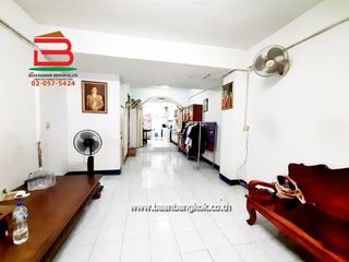 For sale 2 ベッドルーム townhouse in Chatuchak, Bangkok