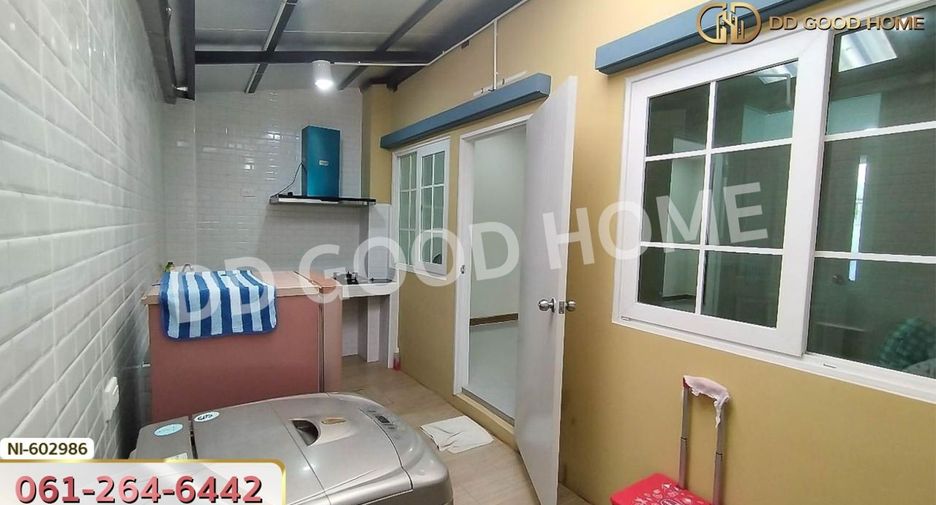 For sale 4 bedrooms townhouse in Mueang Pathum Thani, Pathum Thani