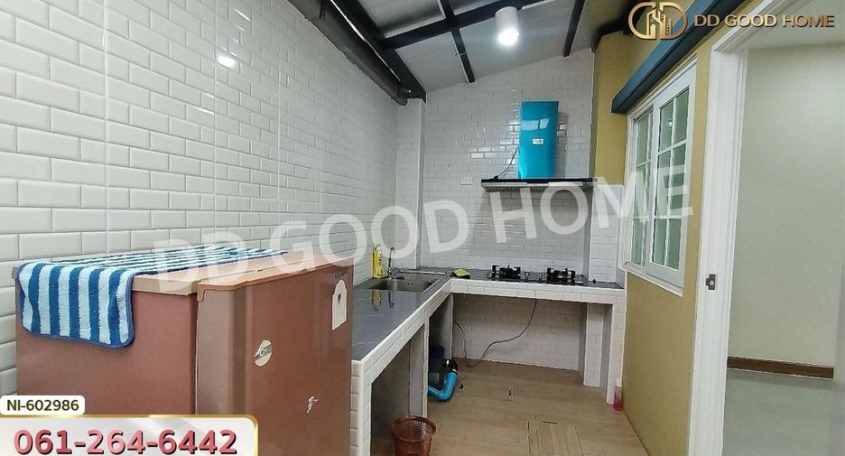 For sale 4 bedrooms townhouse in Mueang Pathum Thani, Pathum Thani