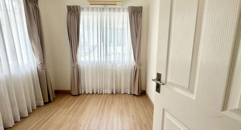 For rent 3 bedrooms house in Si Racha, Chonburi