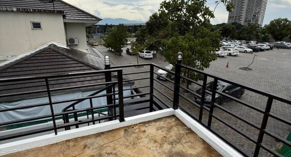 For rent and for sale 5 bedrooms house in Saraphi, Chiang Mai