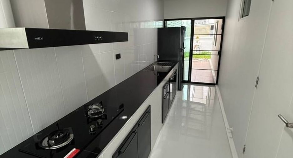 For rent and for sale 5 bedrooms house in Saraphi, Chiang Mai