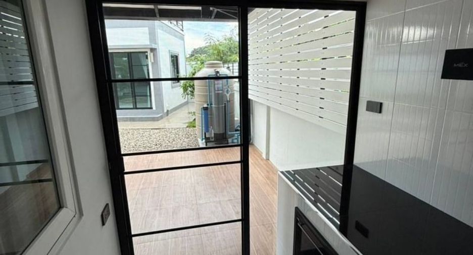 For rent and for sale 5 bedrooms house in Saraphi, Chiang Mai