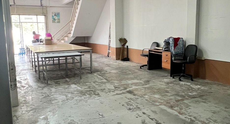 For sale hotel in Phra Samut Chedi, Samut Prakan