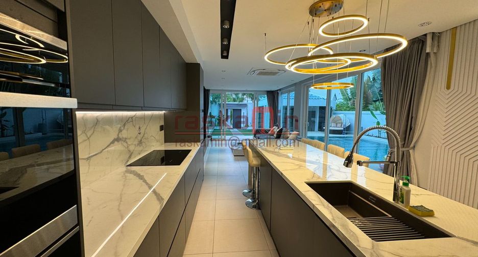 For sale 5 ベッドルーム villa in Bang Lamung, Chonburi