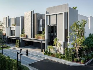 Casa en alquiler y en venta de 4 habitaciones en Bang Kapi, Bangkok