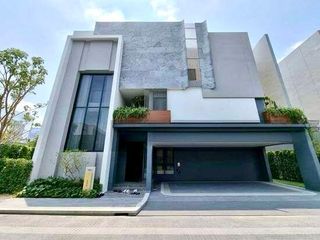 Casa en alquiler y en venta de 4 habitaciones en Bang Kapi, Bangkok