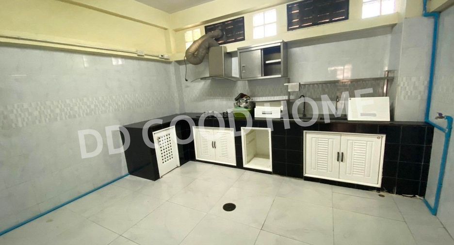 Local comercial en venta de 4 habitaciones en Krathum Baen, Samut Sakhon