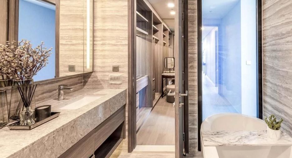 Condo en alquiler de 3 habitaciones en Khlong Toei, Bangkok