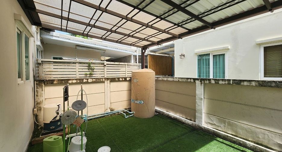 À vendre 3 chambres maison de ville à Suan Luang, Bangkok