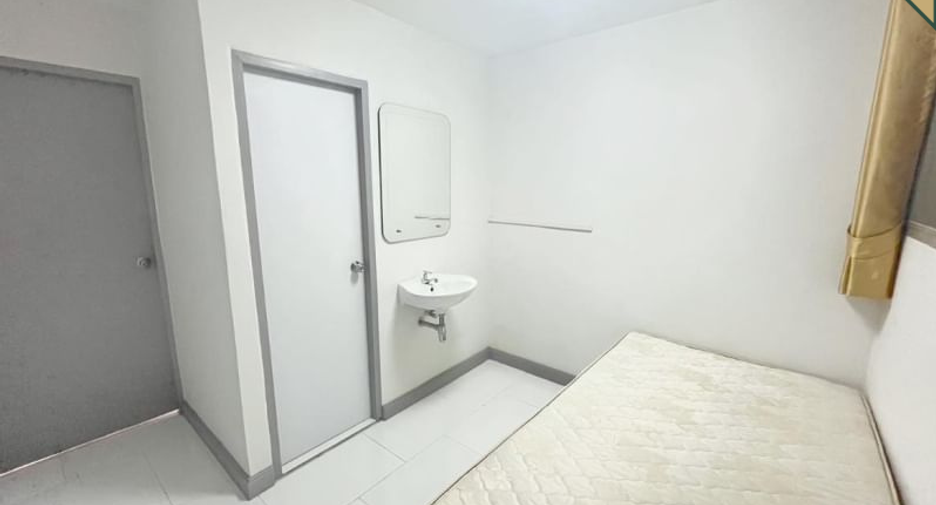 For sale 3 bedrooms condo in Watthana, Bangkok