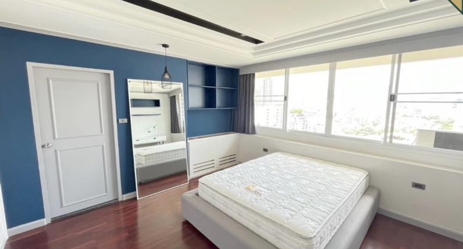 For sale 3 bedrooms condo in Watthana, Bangkok