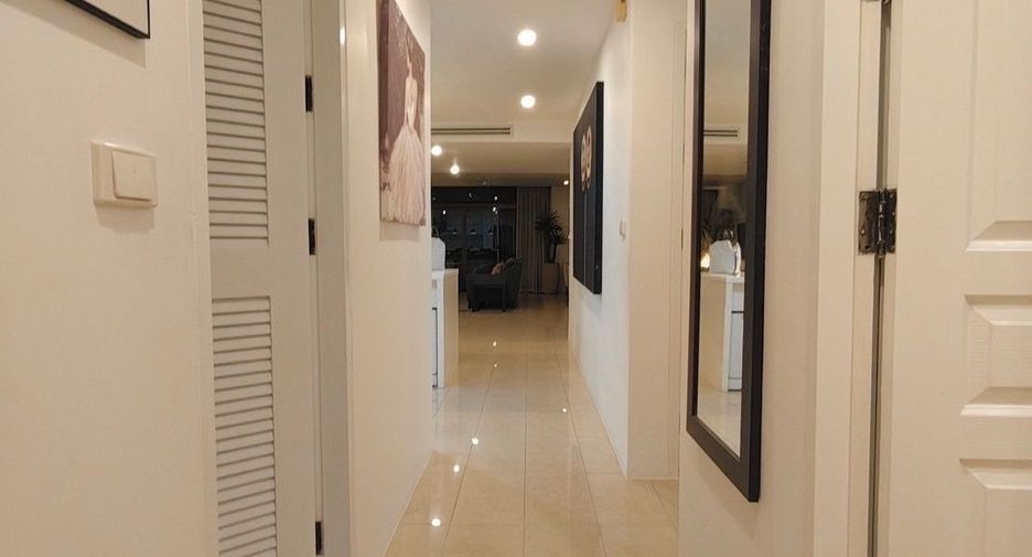 For rent 3 bedrooms condo in Watthana, Bangkok