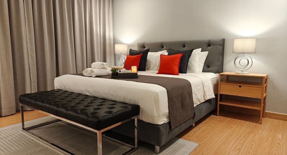 For rent 3 bedrooms condo in Watthana, Bangkok