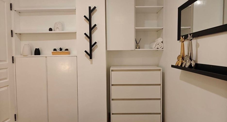 For rent 3 bedrooms condo in Watthana, Bangkok