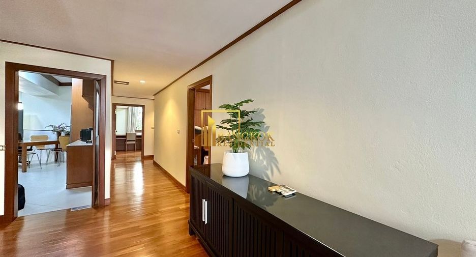 For rent 3 bedrooms apartment in Khlong Toei, Bangkok