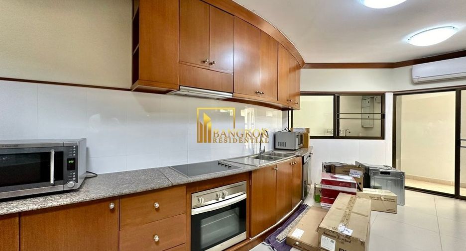 For rent 3 bedrooms apartment in Khlong Toei, Bangkok