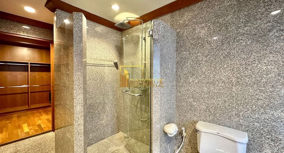 For rent 3 bedrooms apartment in Khlong Toei, Bangkok