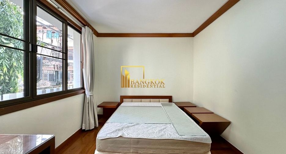 For rent 3 bedrooms apartment in Khlong Toei, Bangkok