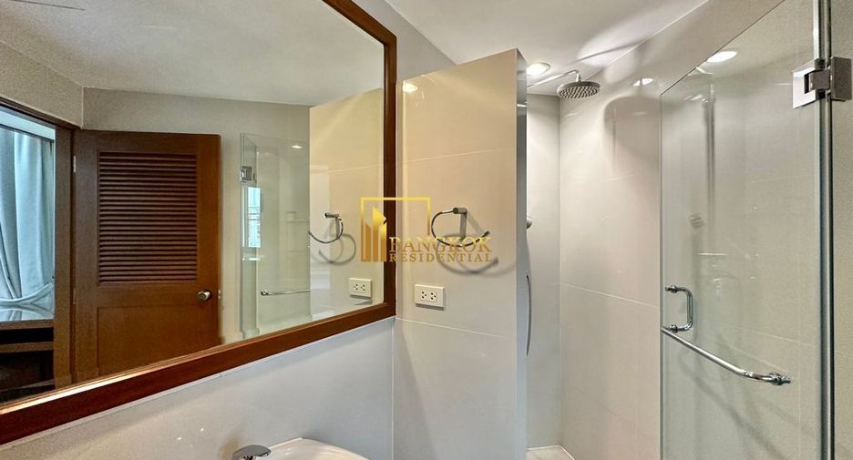 For rent 3 bedrooms apartment in Khlong Toei, Bangkok