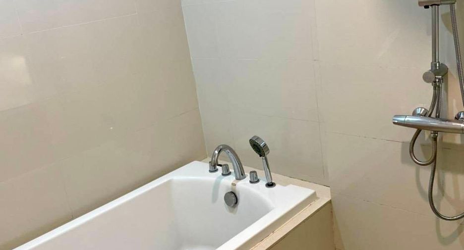 Аренда и продажа 3 спальни кондо в Кхлонг Тоеи, Бангкок