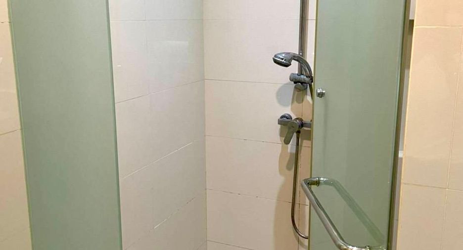 Аренда и продажа 3 спальни кондо в Кхлонг Тоеи, Бангкок