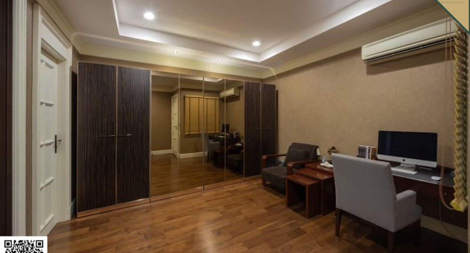 For sale 2 bedrooms townhouse in Watthana, Bangkok