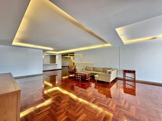 For rent 5 bedrooms apartment in Yan Nawa, Bangkok