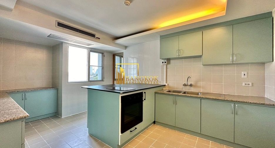 For rent 5 bedrooms apartment in Yan Nawa, Bangkok