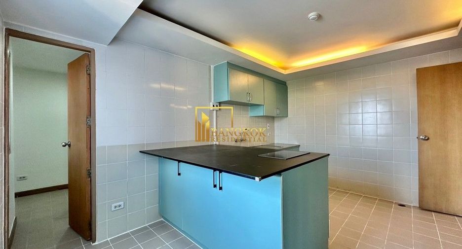 For rent 5 bedrooms apartment in Yan Nawa, Bangkok