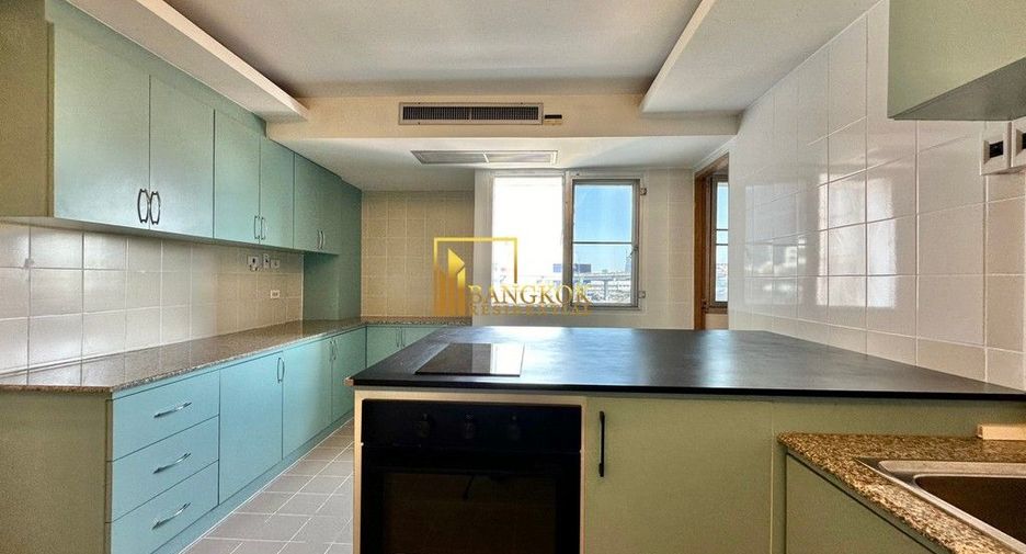 For rent 5 bedrooms apartment in Yan Nawa, Bangkok