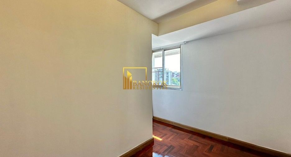 For rent 5 bedrooms apartment in Yan Nawa, Bangkok