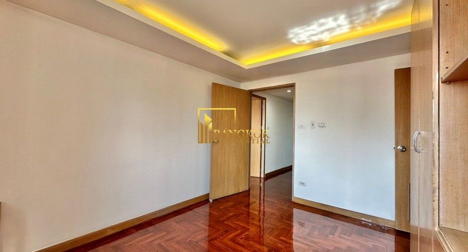 For rent 5 bedrooms apartment in Yan Nawa, Bangkok