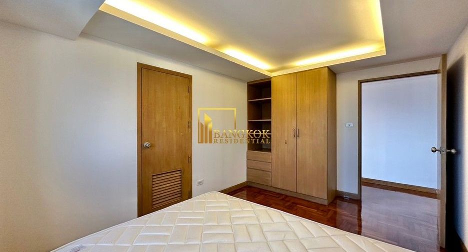 For rent 5 bedrooms apartment in Yan Nawa, Bangkok