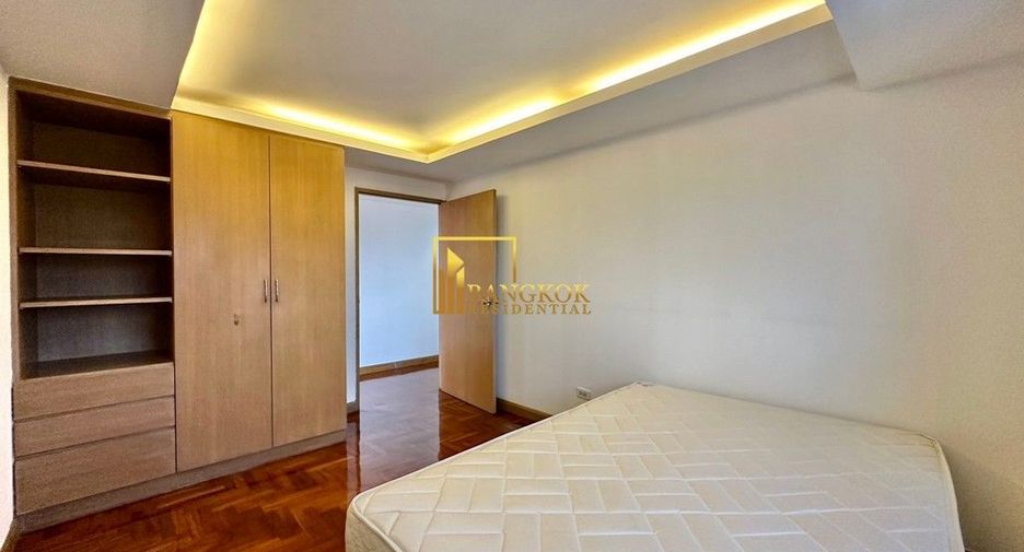 For rent 5 bedrooms apartment in Yan Nawa, Bangkok
