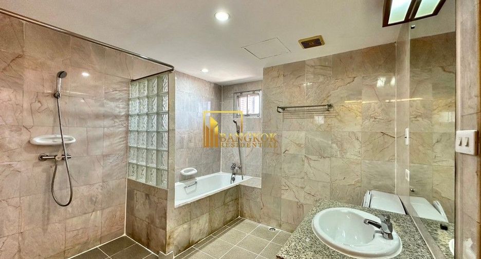 For rent 5 bedrooms apartment in Yan Nawa, Bangkok