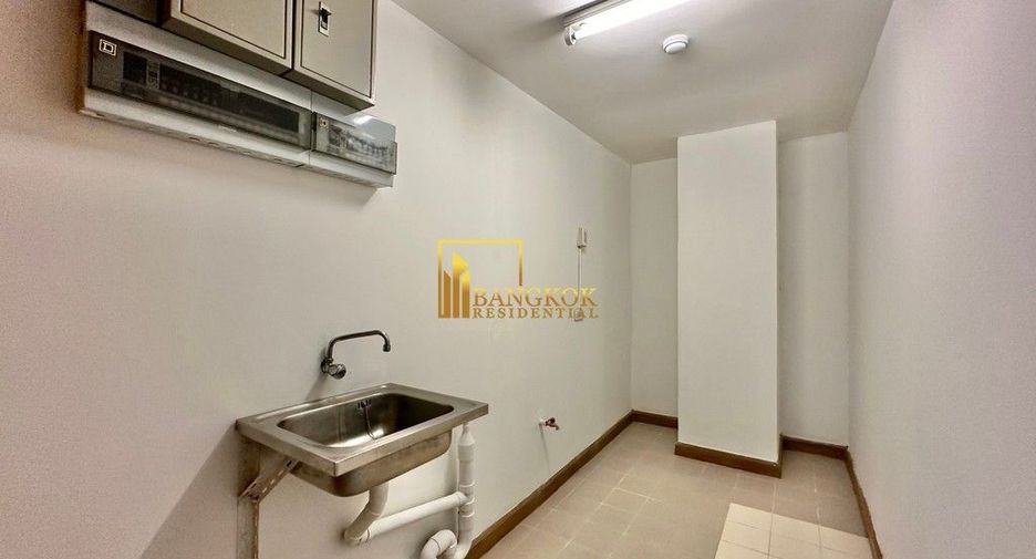 For rent 5 bedrooms apartment in Yan Nawa, Bangkok